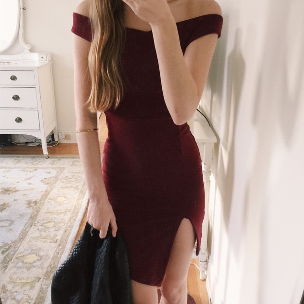 Off the Shoulder dark Red Dress